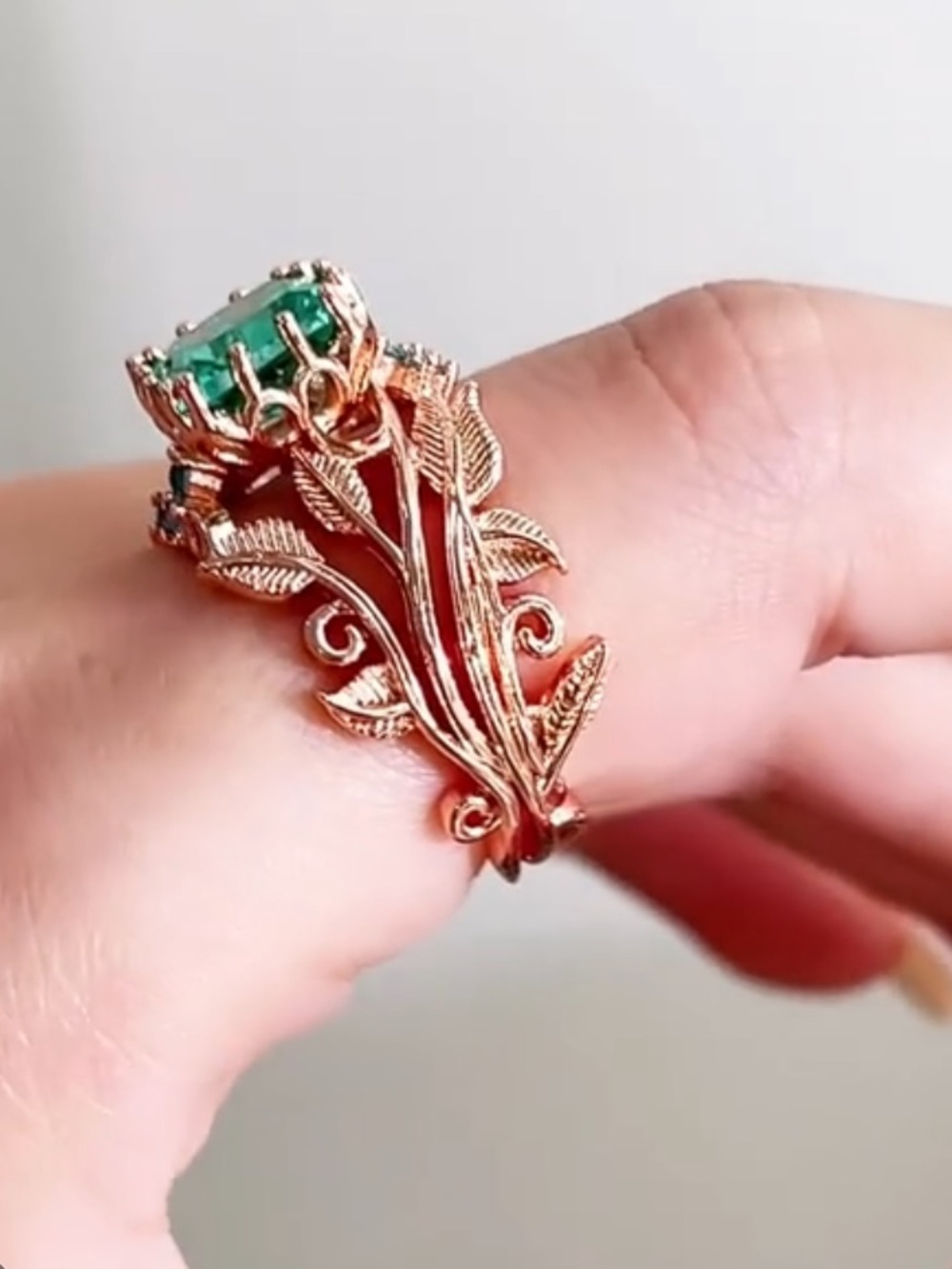 Rose Gold Leaf Band Ring with Emerald Green CZ Center Stone. New.